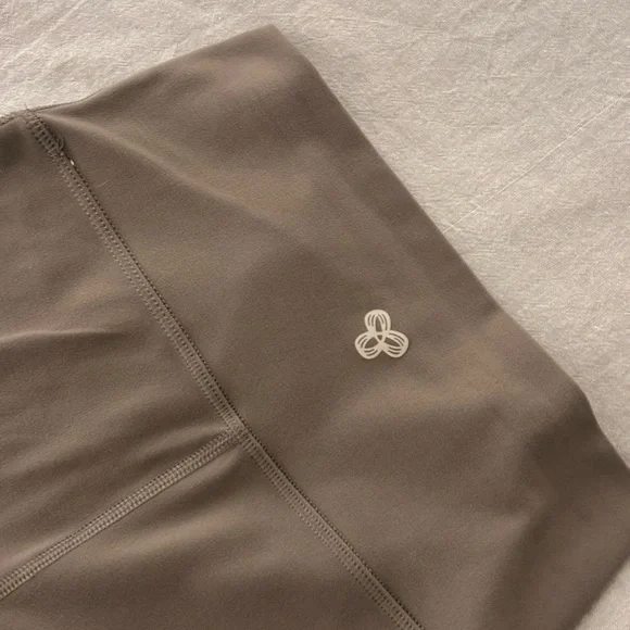 Aritzia TNAction High-Waist Flare Leggings in Taupe - Picture 4 of 5